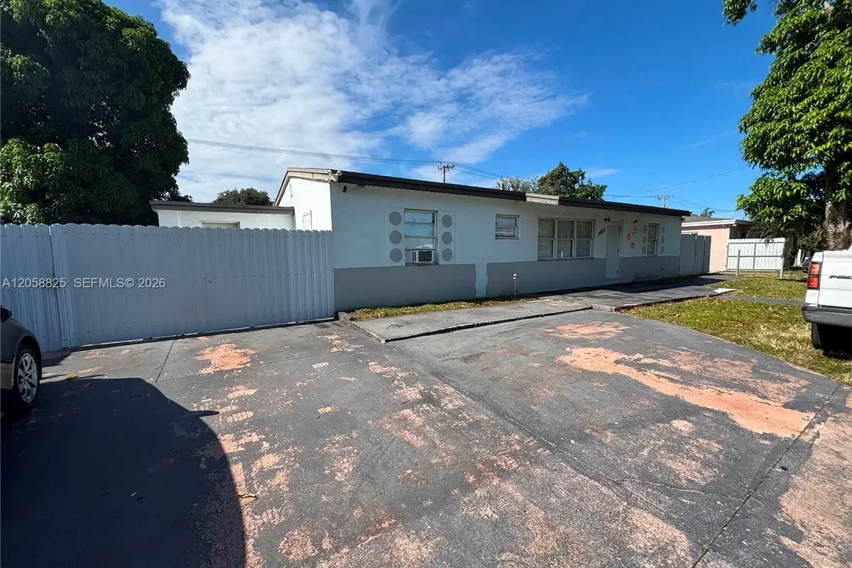 2855 NW 163rd St, Miami Gardens: photo 1 of 5