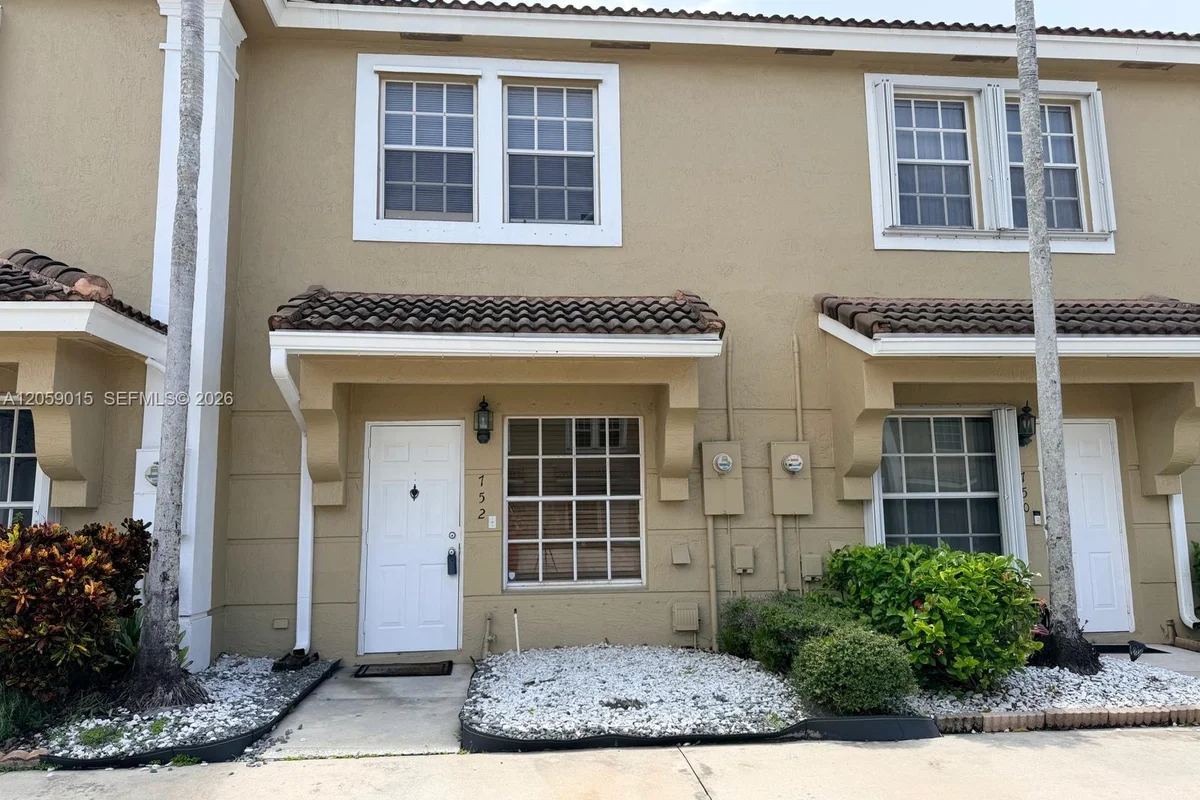 752 SW 122nd Ter, Pembroke Pines: photo 1 of 12