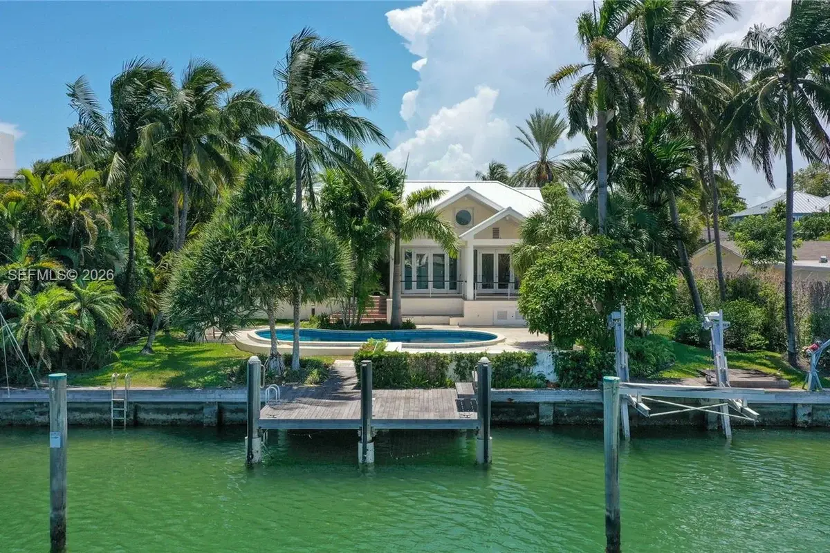 621 N Mashta Dr, Key Biscayne: photo 1 of 34
