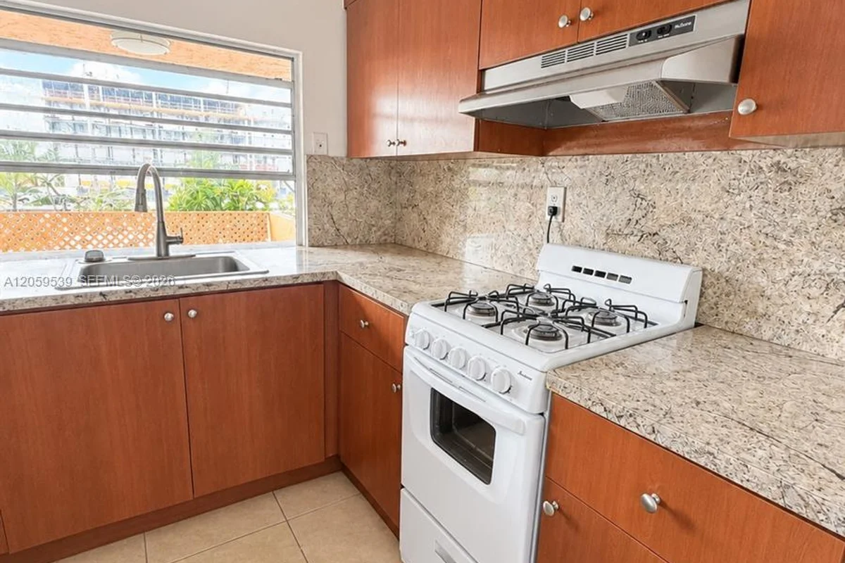 6850 W 14th Ct #A24, Hialeah: photo 1 of 10