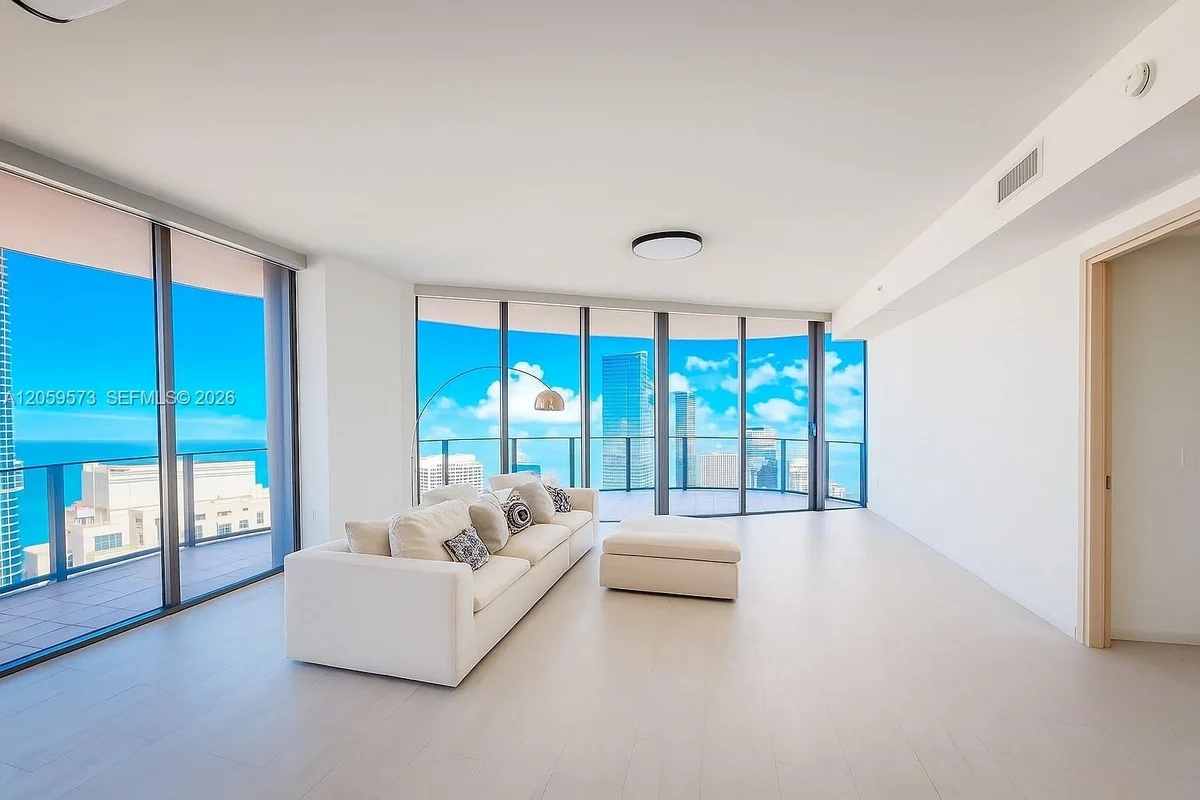 Condo in Miami: photo 1 of 41