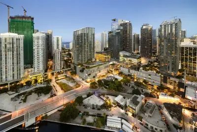 92 SW 3rd St #3901, Miami: photo 1 of 31