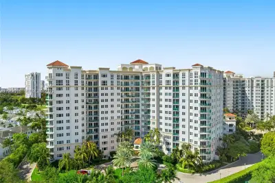19900 E Country Club Dr #310, Aventura: photo 1 of 18