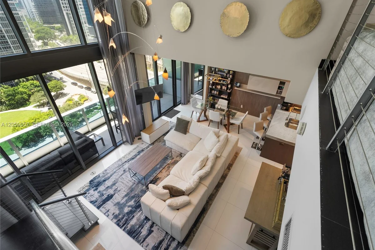 200 Biscayne Boulevard Way #1407, Miami: photo 1 of 9