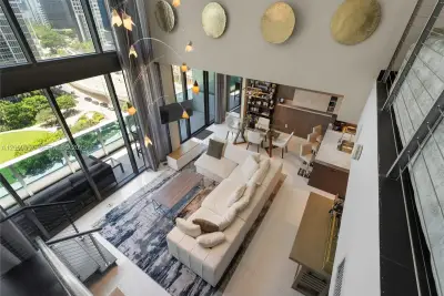 200 Biscayne Boulevard Way #1407, Miami: photo 1 of 9