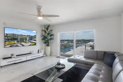 2900 NE 30th St #F7, Fort Lauderdale: photo 1 of 37