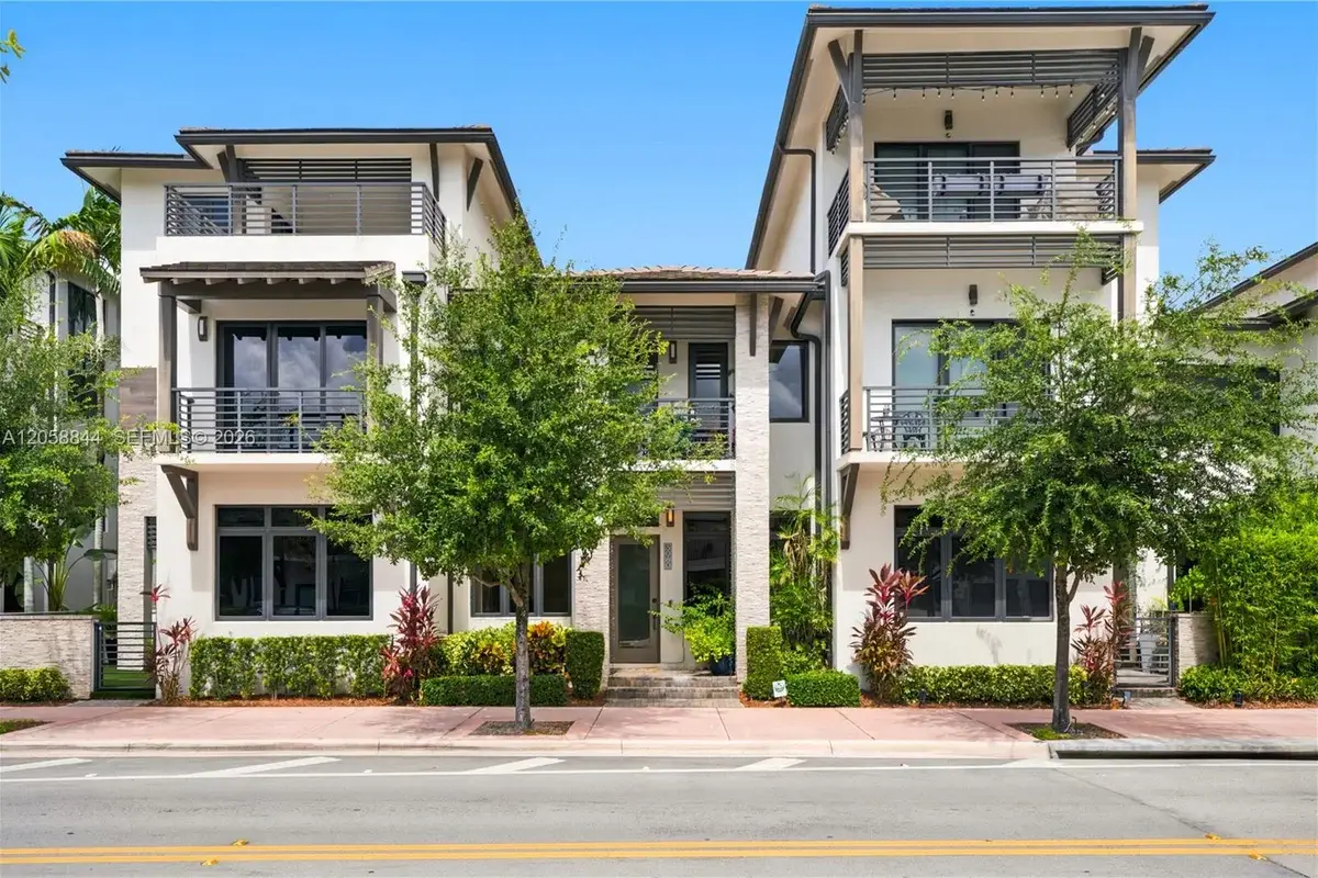 5080 NW 84th Ave, Doral: photo 1 of 15