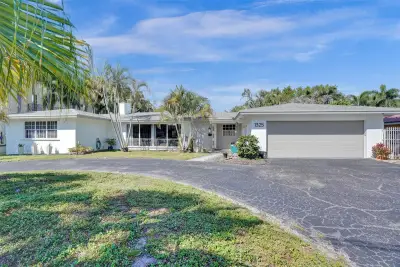 1325 Middle River Dr, Fort Lauderdale: photo 1 of 41