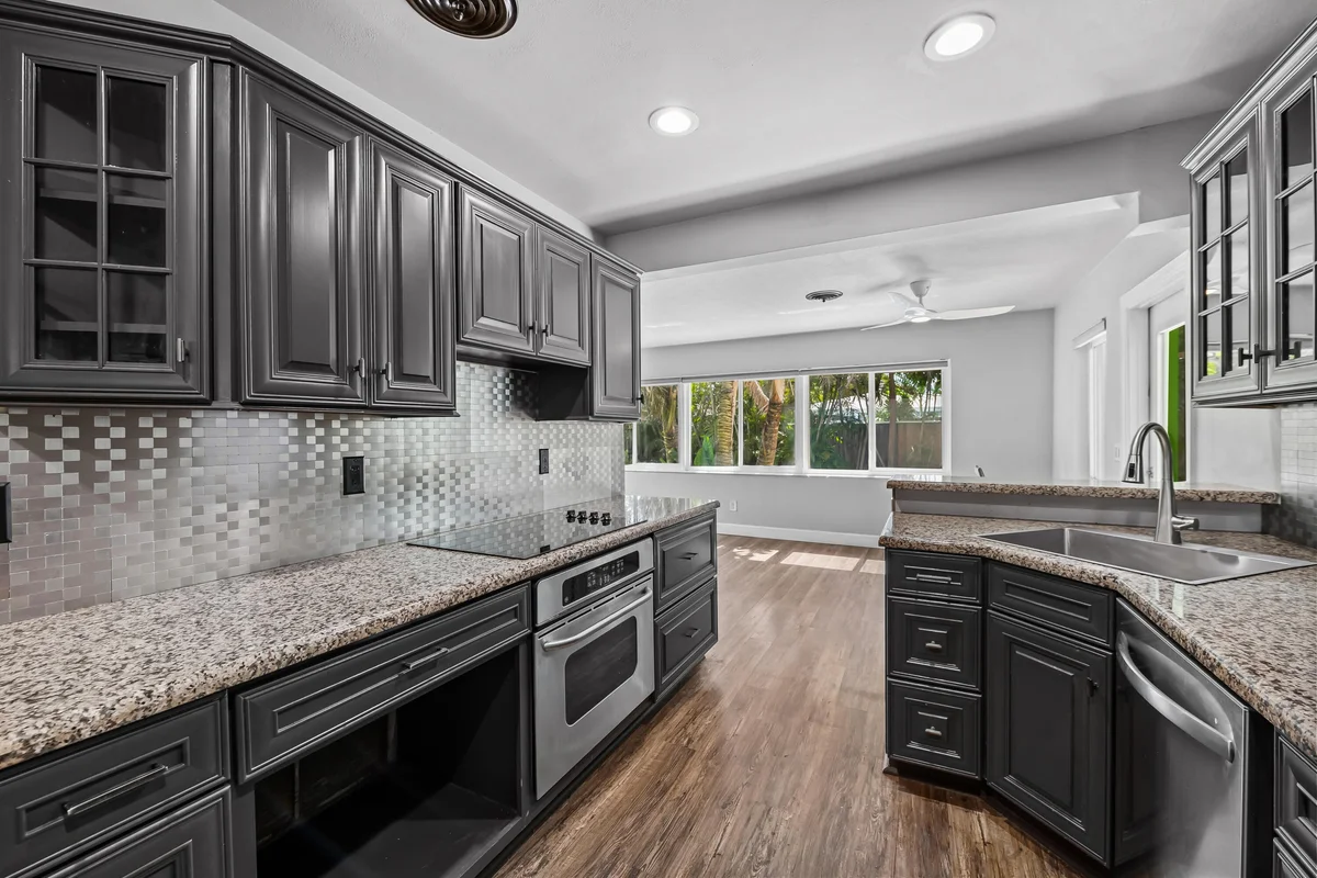 4860 NE 6th Ave, Oakland Park: photo 1 of 26