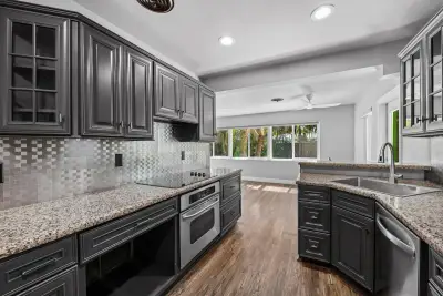 4860 NE 6th Ave, Oakland Park: photo 1 of 26
