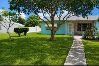 5165 SW 10th Ct, Margate: photo 1 of 40