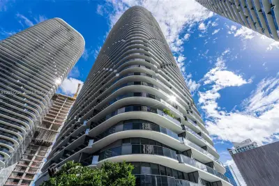 55 SW 9th St #2407, Miami: photo 1 of 16