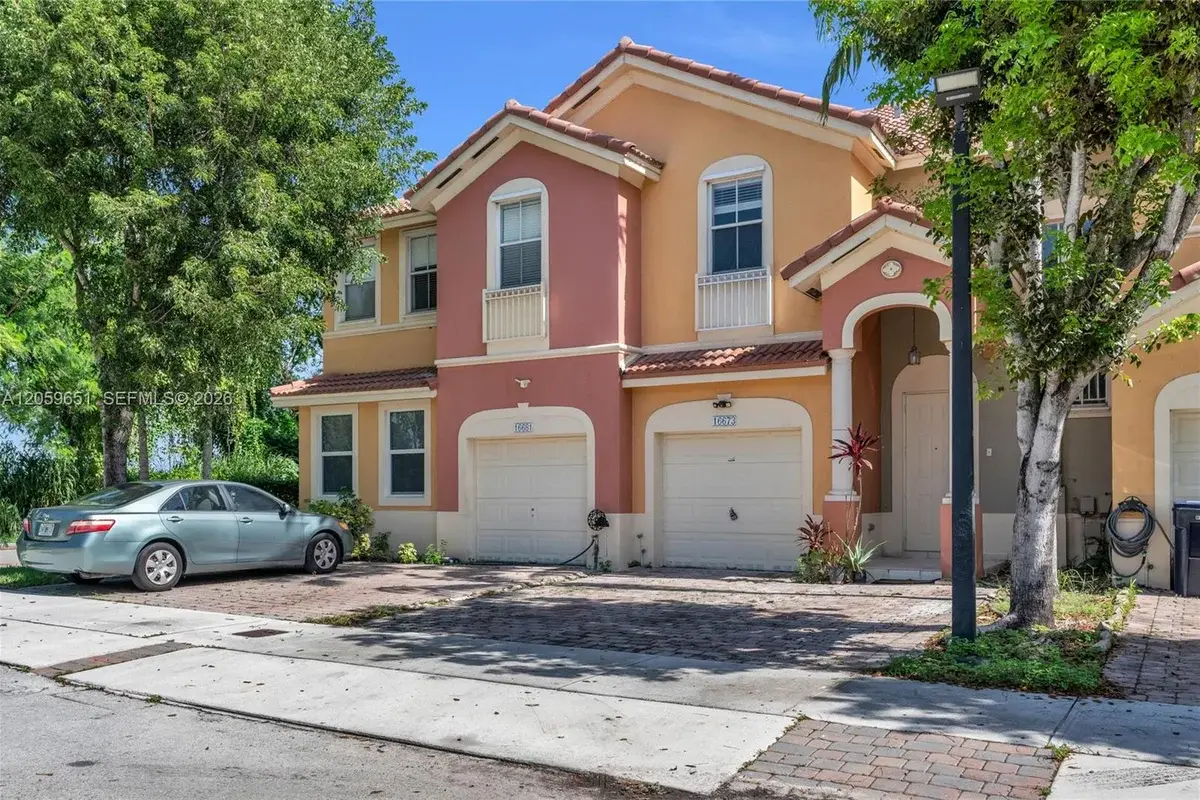 16673 SW 78 Ter, Miami: photo 1 of 18