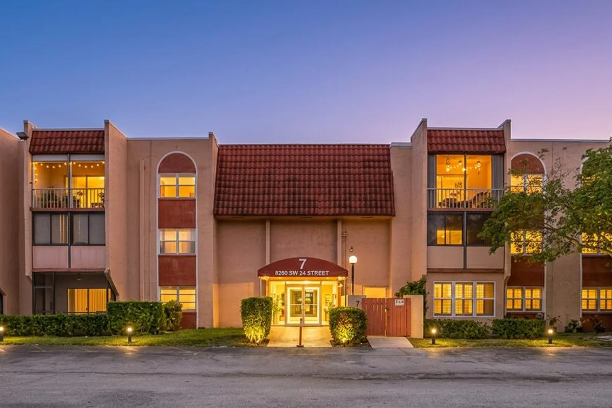8280 SW 24th St #7210, North Lauderdale: photo 1 of 31