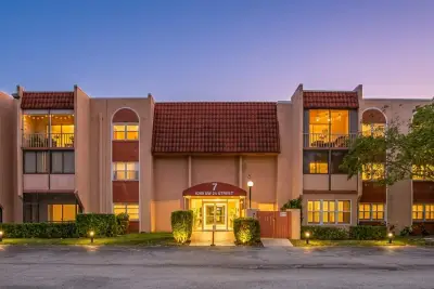 8280 SW 24th St #7210, North Lauderdale: photo 1 of 31