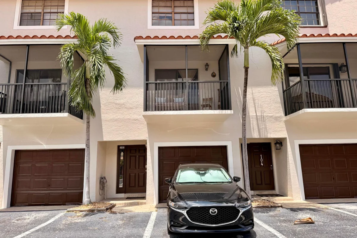 9908 Hammocks Blvd #103-42, Miami: photo 1 of 20