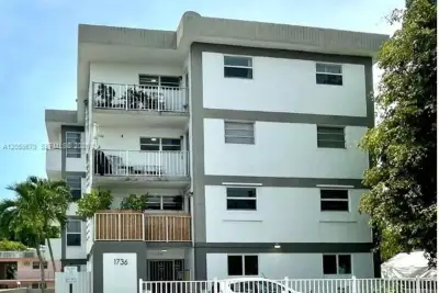 1736 SW 19th St #404, Miami: photo 1 of 18