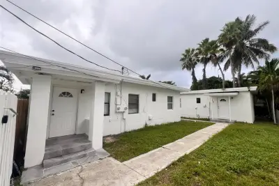 612 NW 6th Ct #2, Hallandale Beach: photo 1 of 3