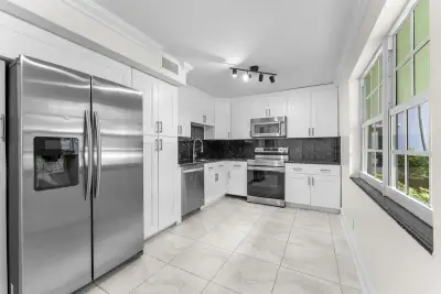 4240 Oaks Ter #103, Pompano Beach: photo 1 of 33