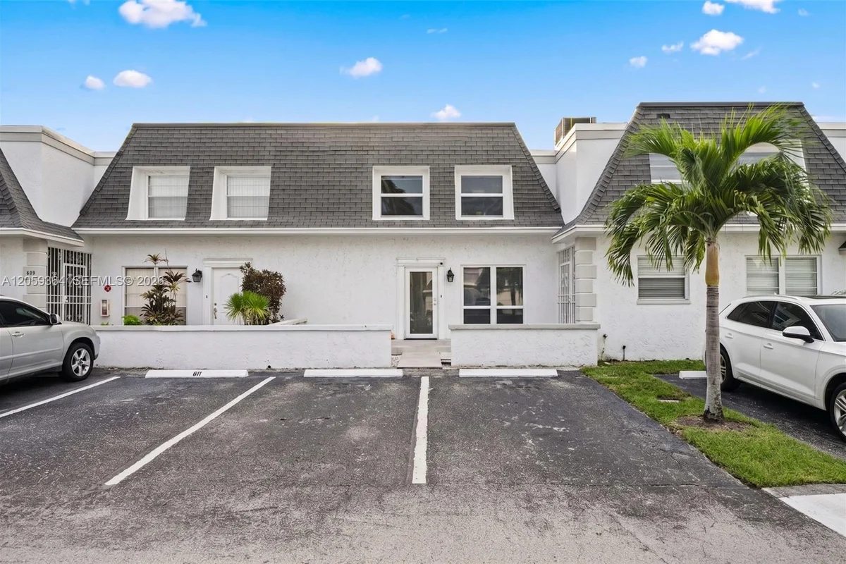 613 NE 26th Ave, Hallandale Beach: photo 1 of 50