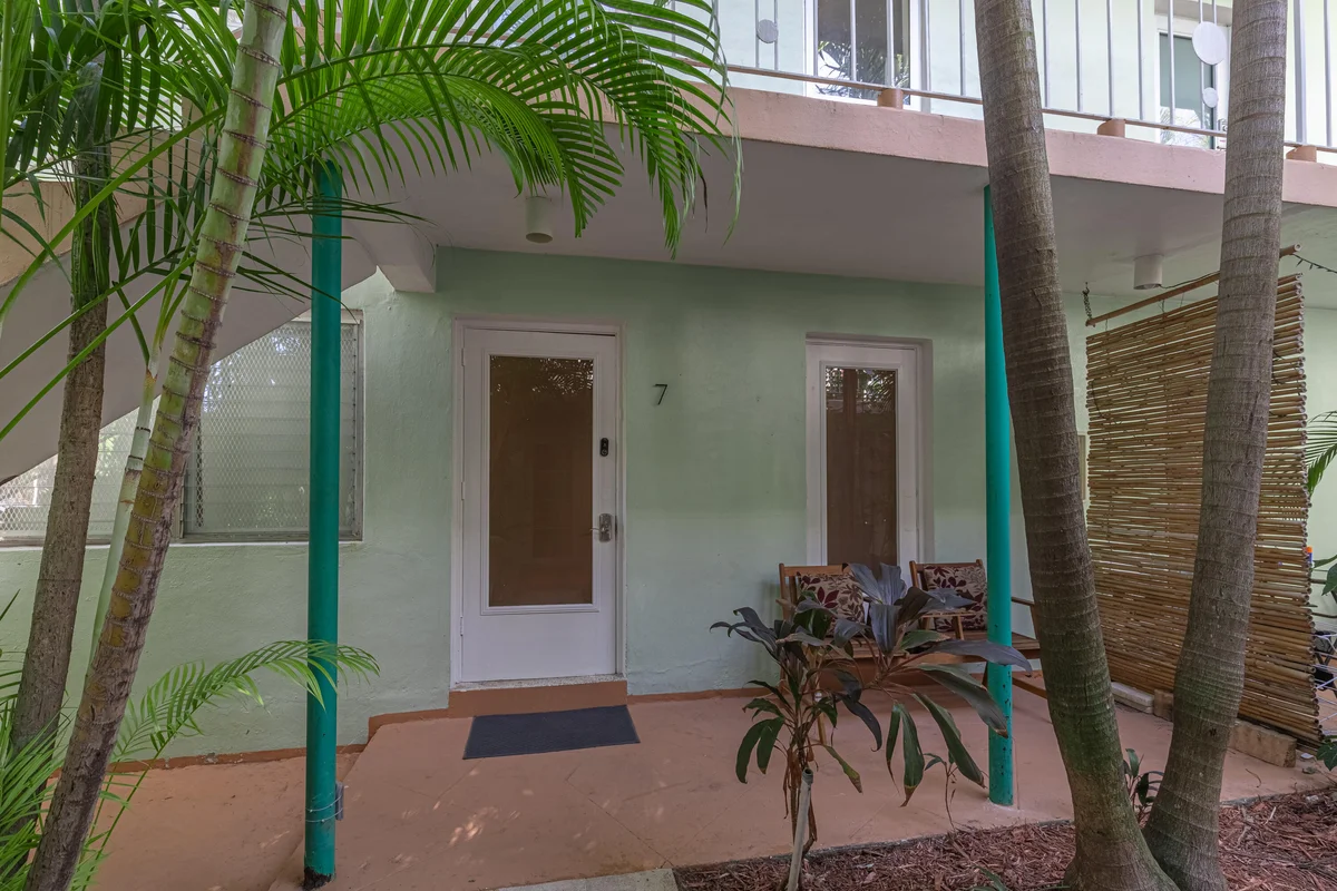1117 Meridian Ave #7, Miami Beach: photo 1 of 17
