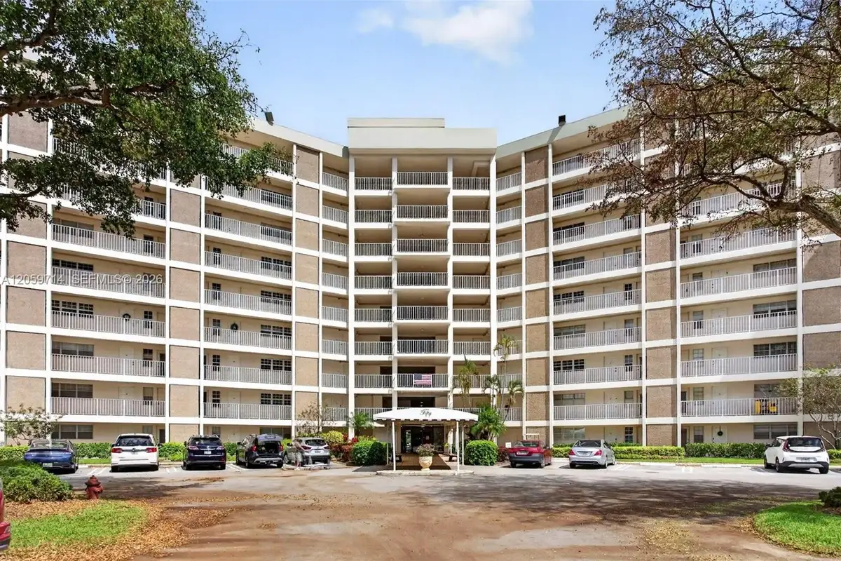 3090 N Course Dr #807, Pompano Beach: photo 1 of 36