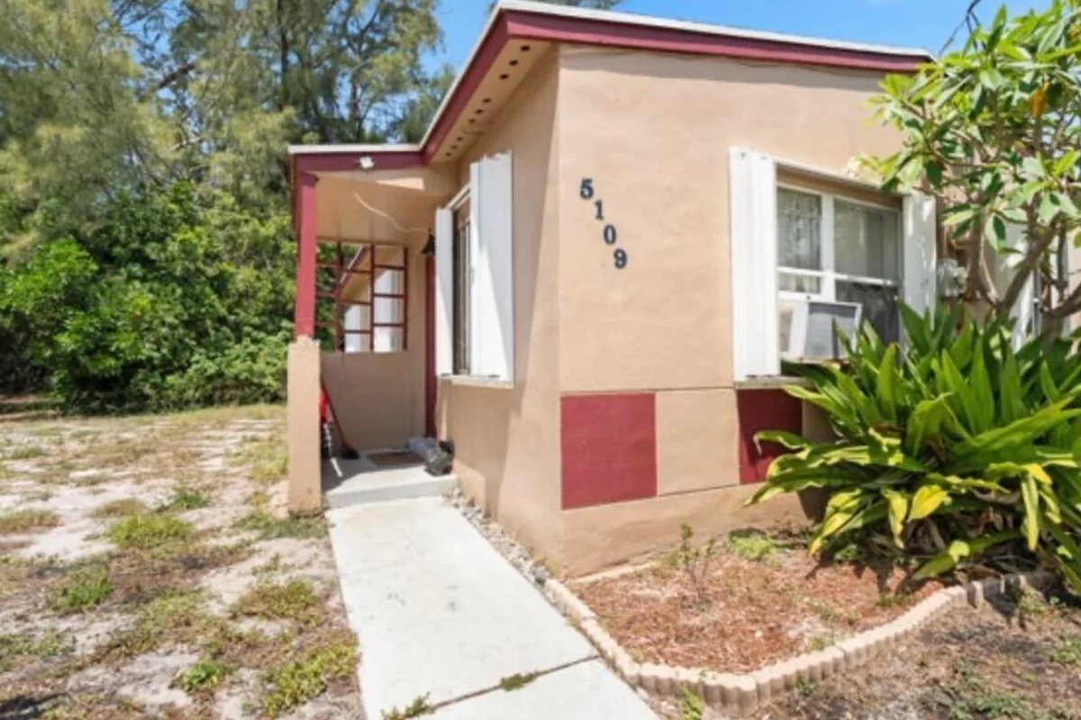 5109 Pinewood Ave, West Palm Beach: photo 1 of 10