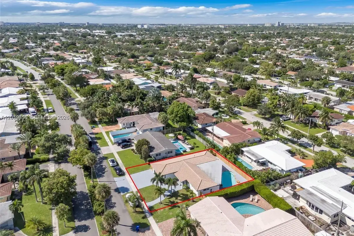 2185 Imperial Point Dr, Fort Lauderdale: photo 1 of 23