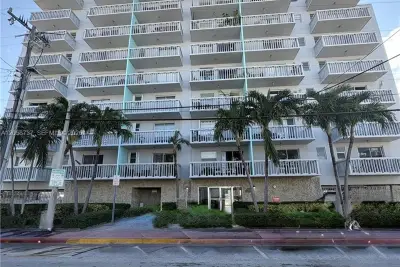 7620 Carlyle Ave #502, Miami Beach: photo 1 of 12
