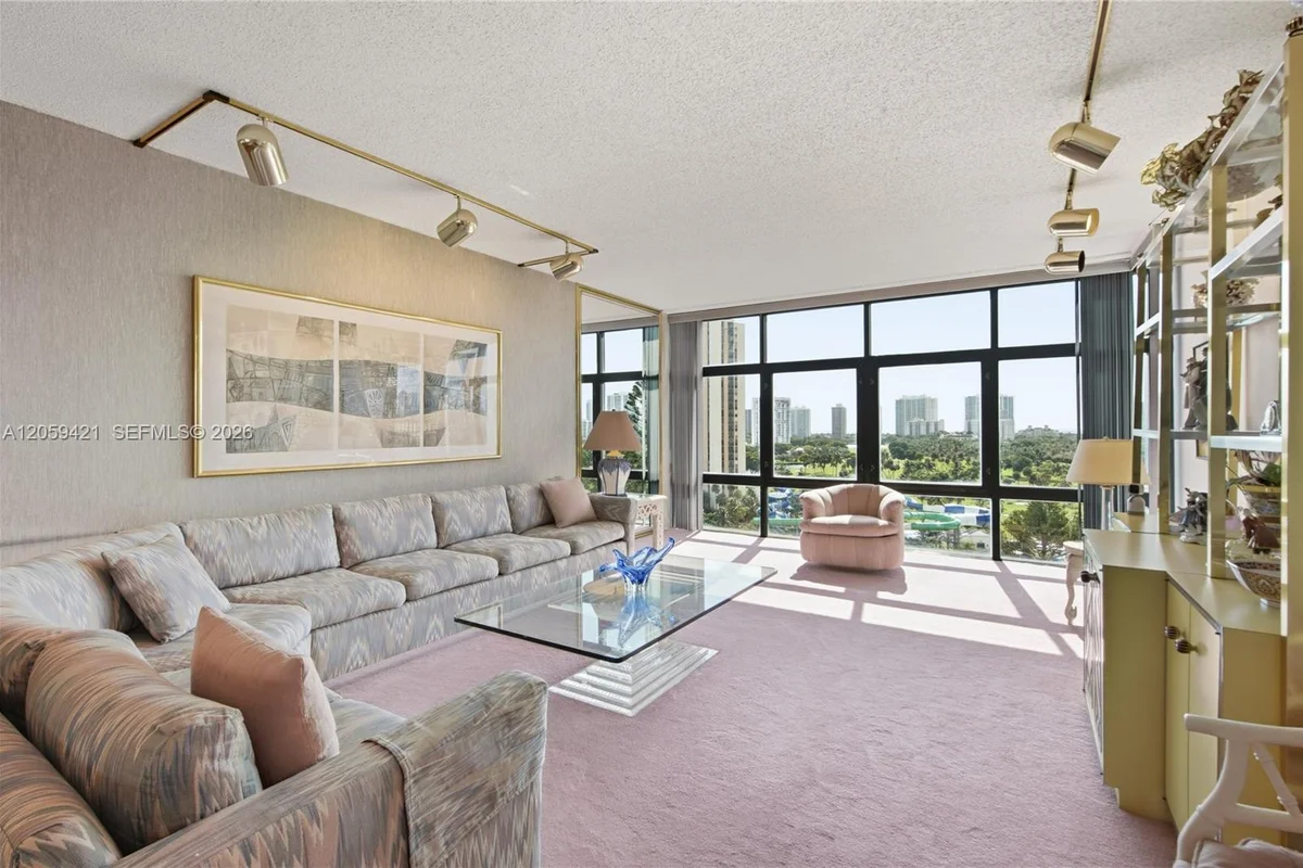 20100 W Country Club Dr #1206, Aventura: photo 1 of 40
