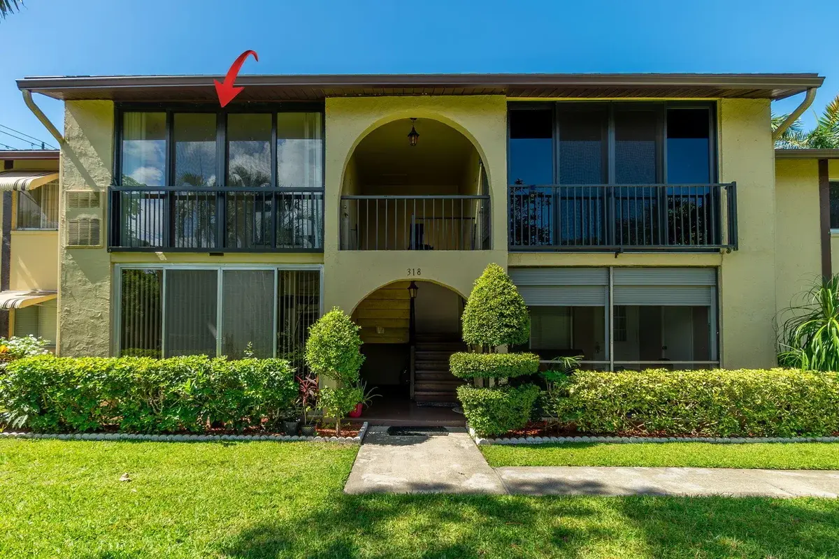 318 Pine Ridge Cir #C-2, Lake Worth: photo 1 of 30