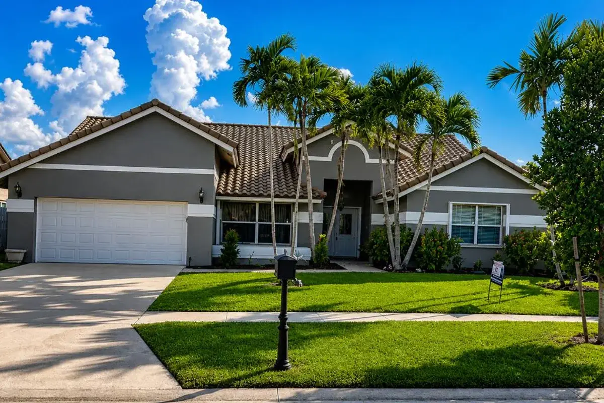 16320 NW 9th Dr, Pembroke Pines: photo 1 of 12