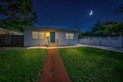 827 Nathan Hale Rd, West Palm Beach: photo 1 of 31