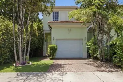 1321 NE 5th Ter, Fort Lauderdale: photo 1 of 46