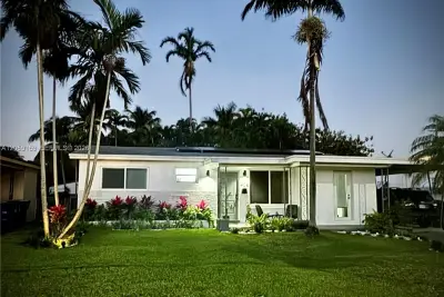 904 SW 3rd Ave, Hallandale Beach: photo 1 of 19