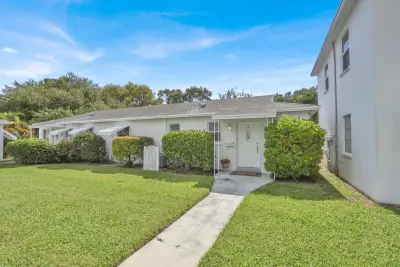 10084 Meridian Way N #4, Palm Beach Gardens: photo 1 of 30