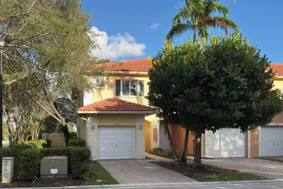 8320 Santa Monica Ave, Tamarac: photo 1 of 12