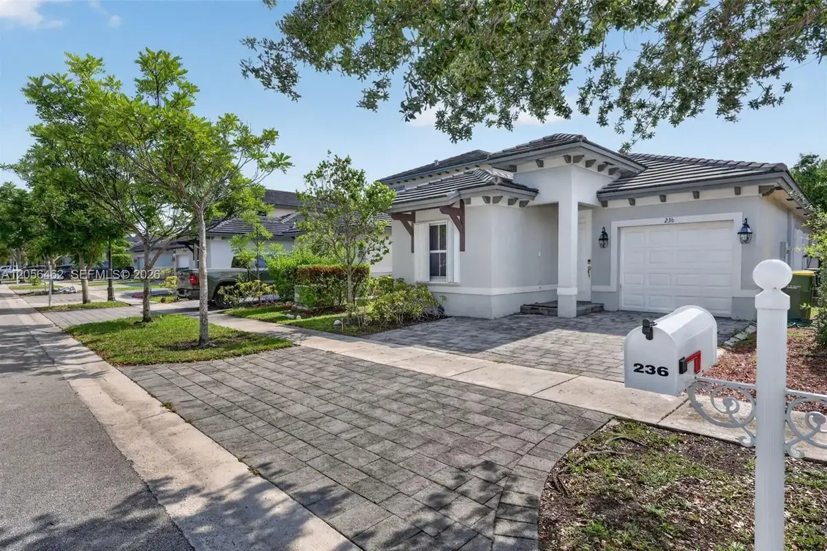 236 SE 32nd Ave, Homestead: photo 1 of 23