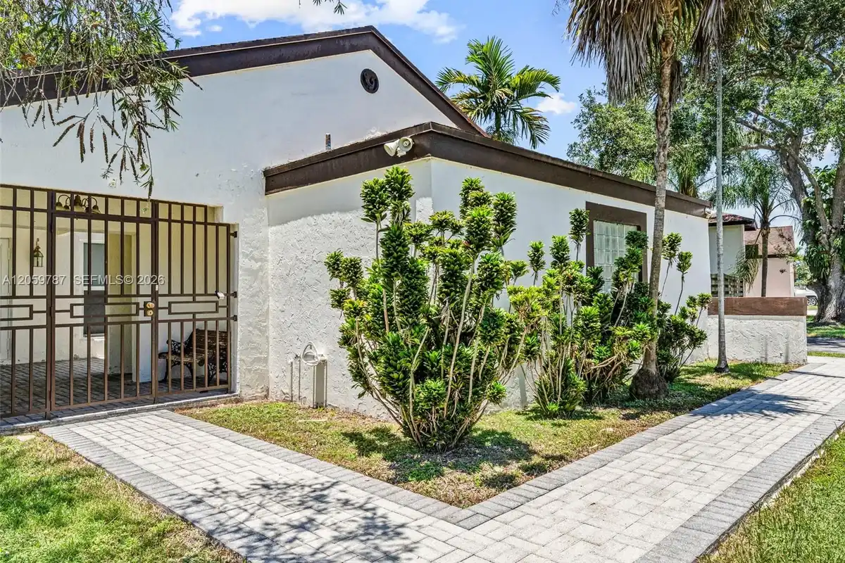 15491 SW 153rd St, Miami: photo 1 of 51