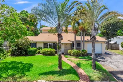 200 SW 16 St, Pompano Beach: photo 1 of 44