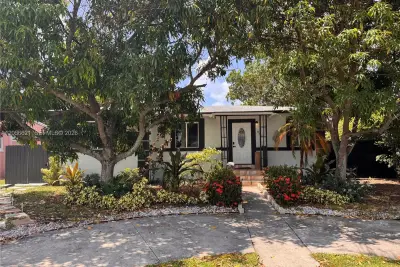 940 NE 155th Ter, North Miami Beach: photo 1 of 36