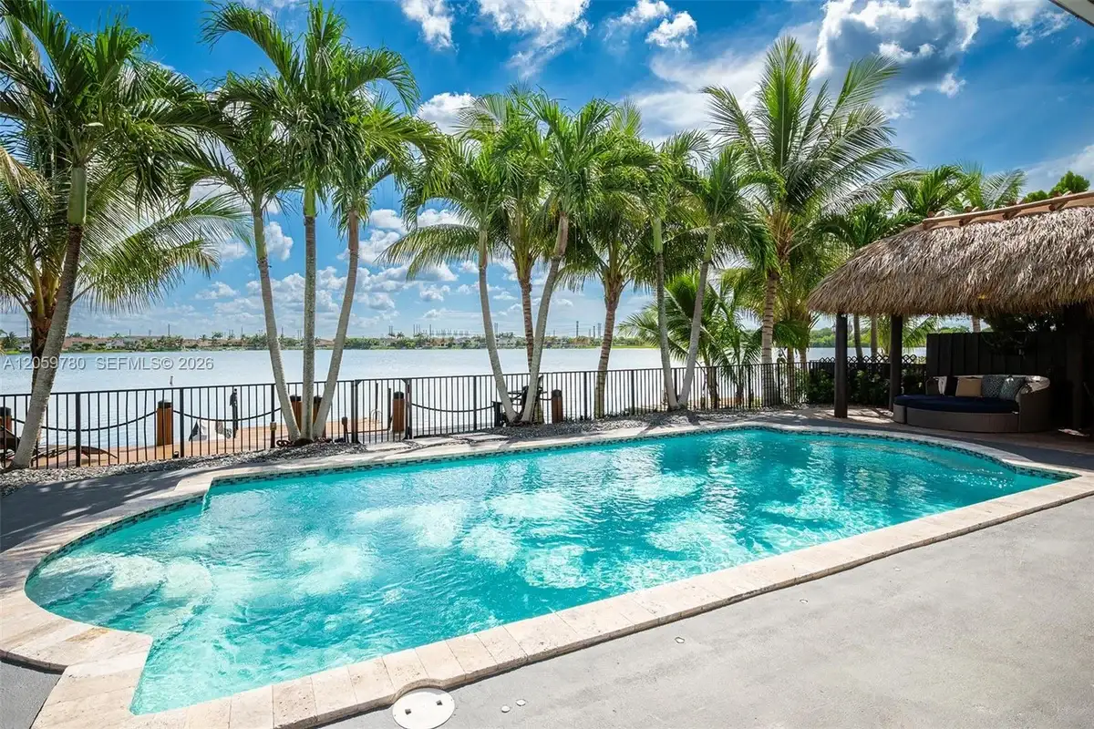 12949 SW 140 Street Rd, Miami: photo 1 of 61
