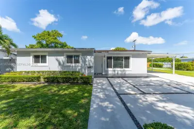 1310 SW 92nd Ave, Miami: photo 1 of 27
