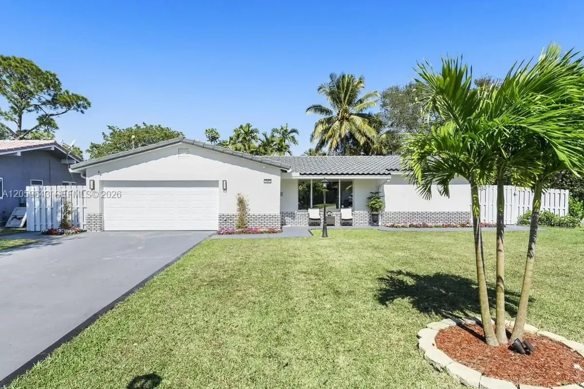 7501 NW 42nd St, Coral Springs: photo 1 of 31