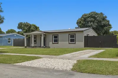 16031 NW 18th Ave, Miami Gardens: photo 1 of 28