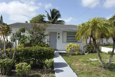 613 NW 5 Ct, Hallandale Beach: photo 1 of 13