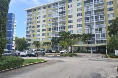 4400hillcrest Hillcrest Dr #201B, Hollywood: photo 1 of 20