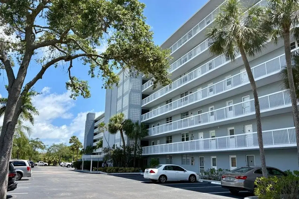 5700 NW 2nd Ave #202, Boca Raton: photo 1 of 23