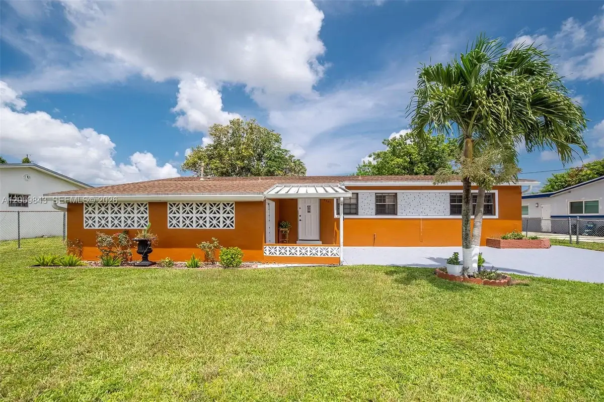 19401 NW 23rd Ave, Miami Gardens: photo 1 of 36