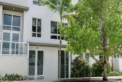 10350 NW 64th St, Doral: photo 1 of 40